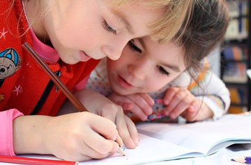 comprar casas de pueblo en Málaga niños colegio