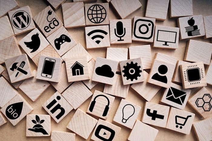 techprop malaga. Fichas de madera de marketing digital